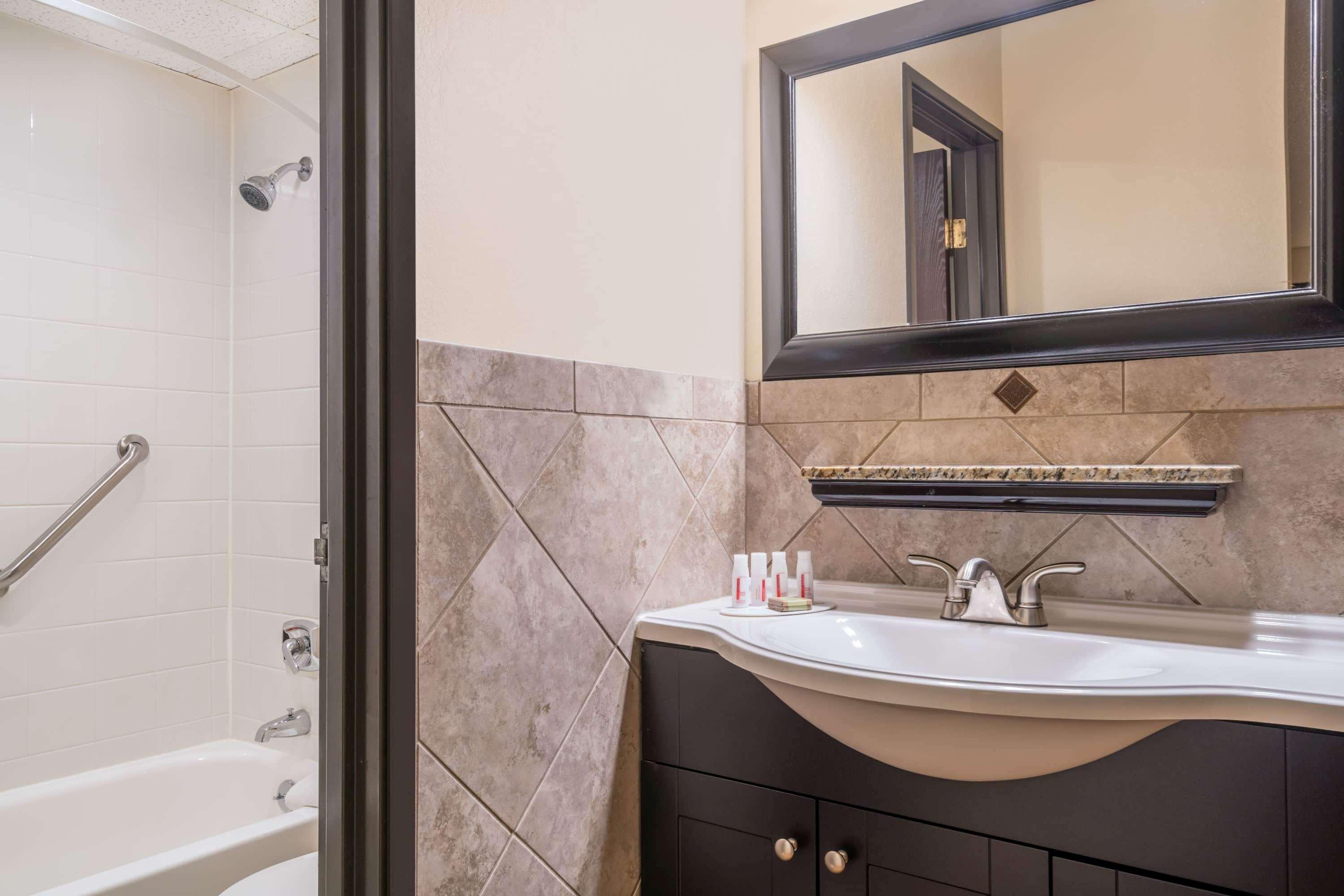Ramada By Wyndham Minneapolis Golden Valley Dış mekan fotoğraf